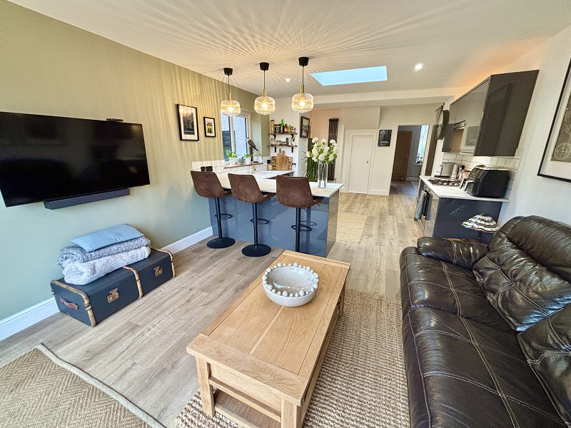 Kitchen/ Living Room