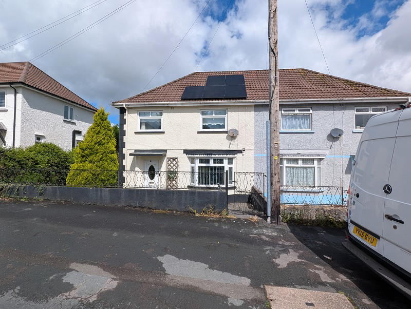Ynyswen, Penycae, Powys.