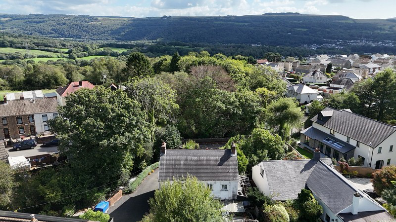 Main Road, Cilfrew, Neath, Neath Port Talbot., photo 32