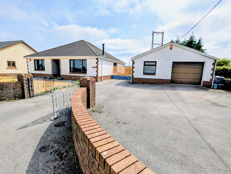 Llanddarog, Carmarthen, Carmarthenshire.