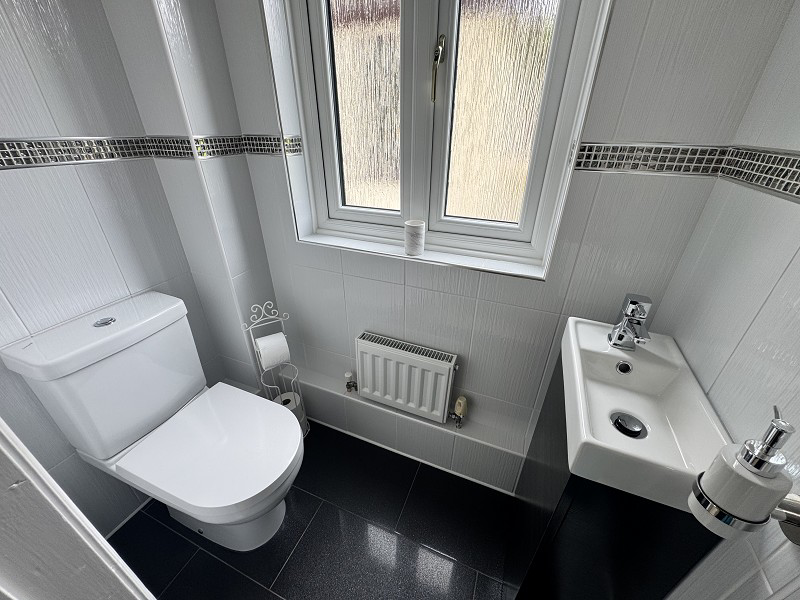 Royal Oak Court, Llandybie, Ammanford, Carmarthenshire., photo 8