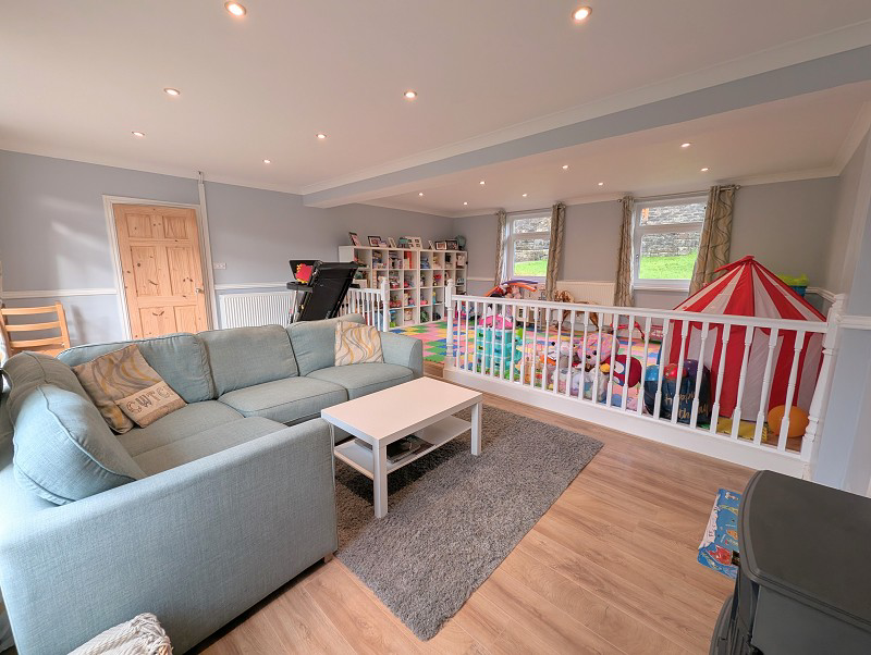 Heol Maes Pica, Lower Cwmtwrch, Swansea., photo 4