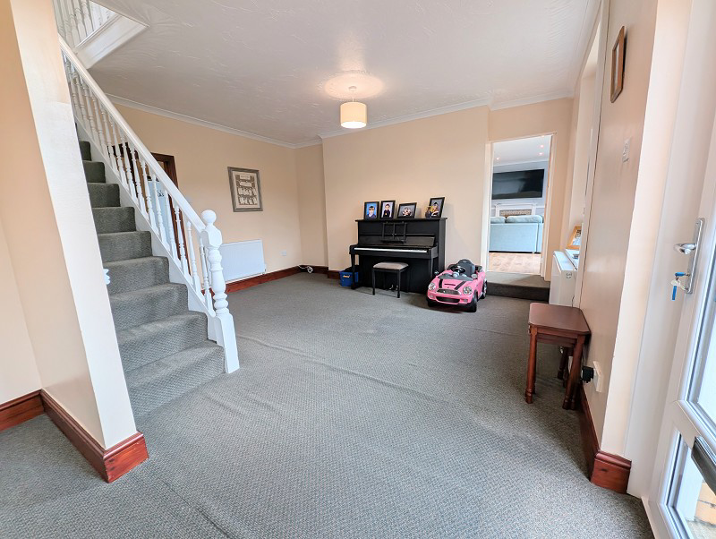 Heol Maes Pica, Lower Cwmtwrch, Swansea., photo 15