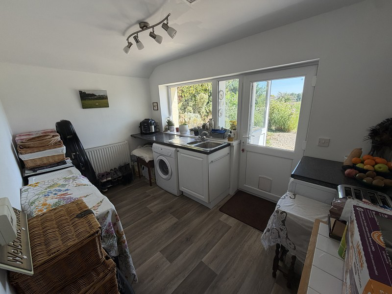 Towy Terrace, Ffairfach, Llandeilo, Carmarthenshire., photo 7