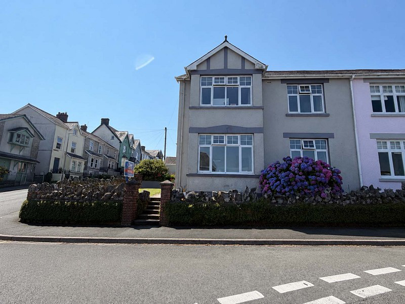Alan Road, Llandeilo, Carmarthenshire.