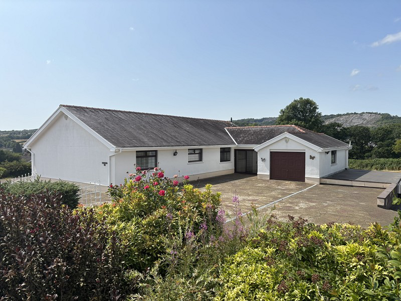 70 Kings Road, Llandybie, Ammanford, Carmarthenshire.