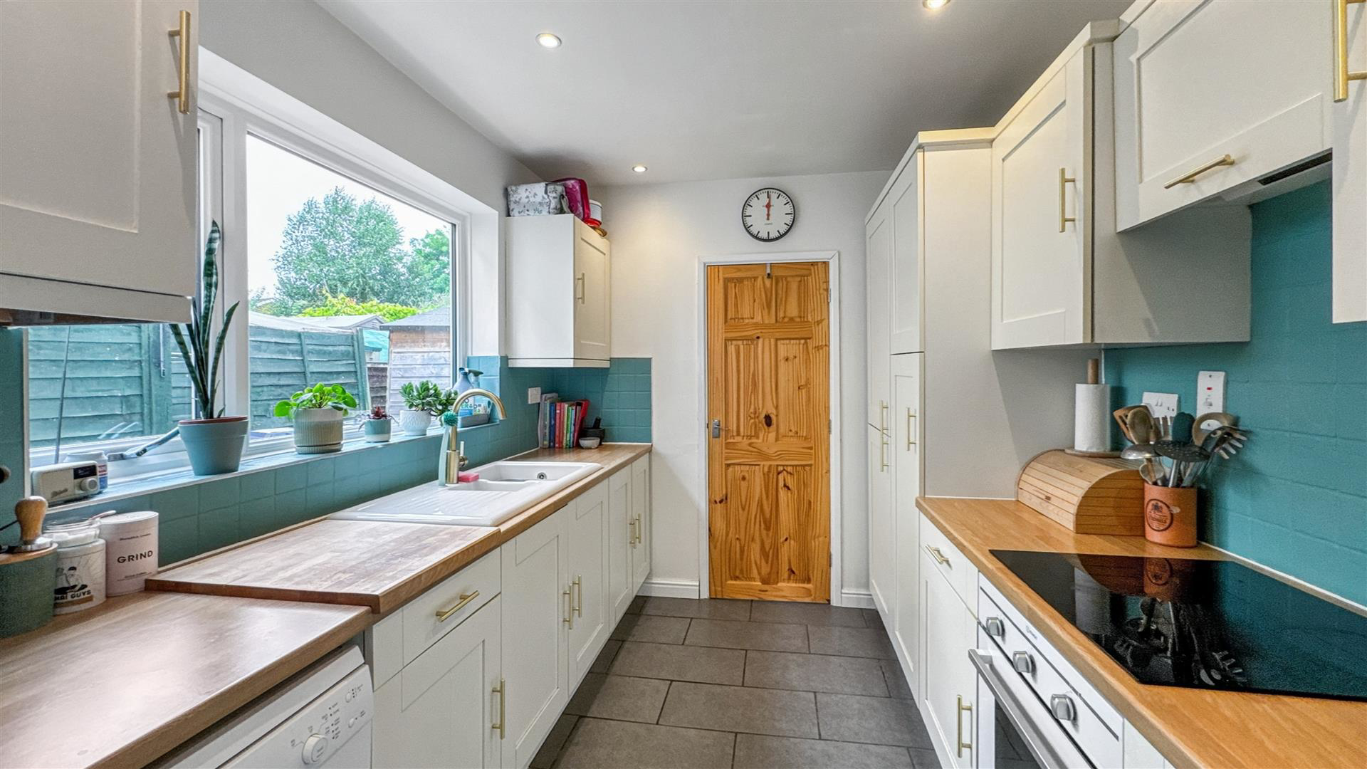 Badshot Lea Road, Farnham, photo 7