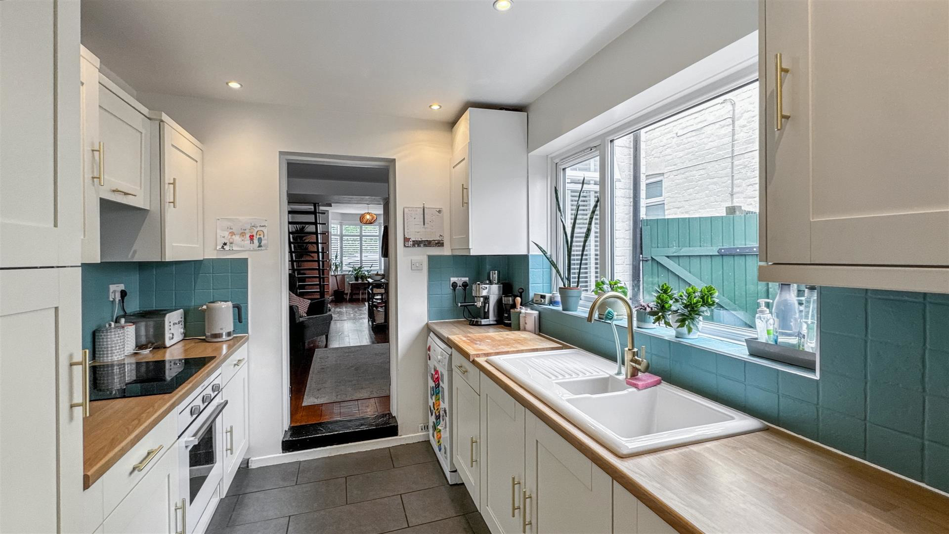 Badshot Lea Road, Farnham, photo 6