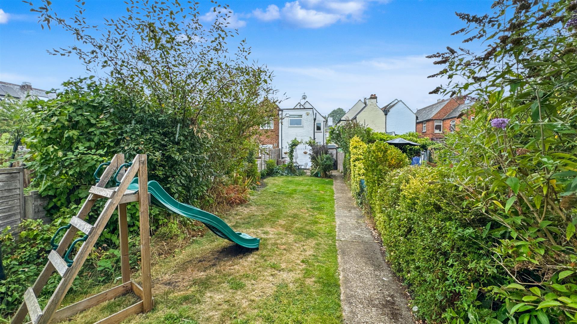 Badshot Lea Road, Farnham, photo 12