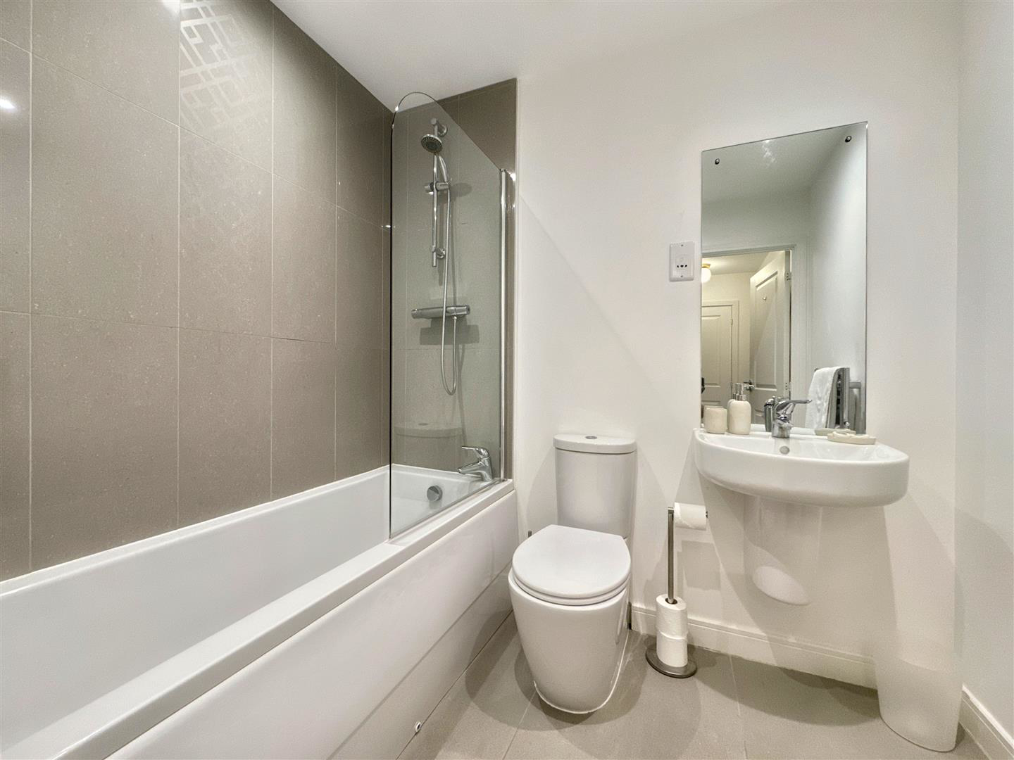 Kestrel Road, Farnborough, photo 5
