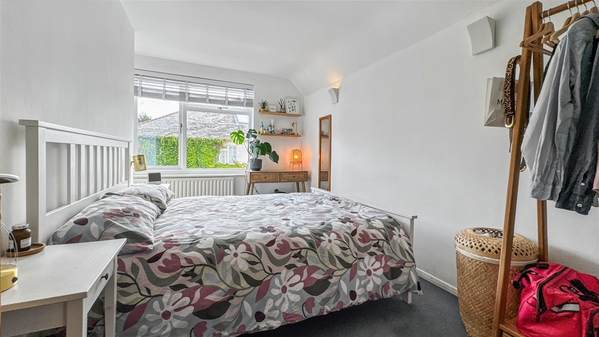 Badshot Lea Road, Farnham, photo 9