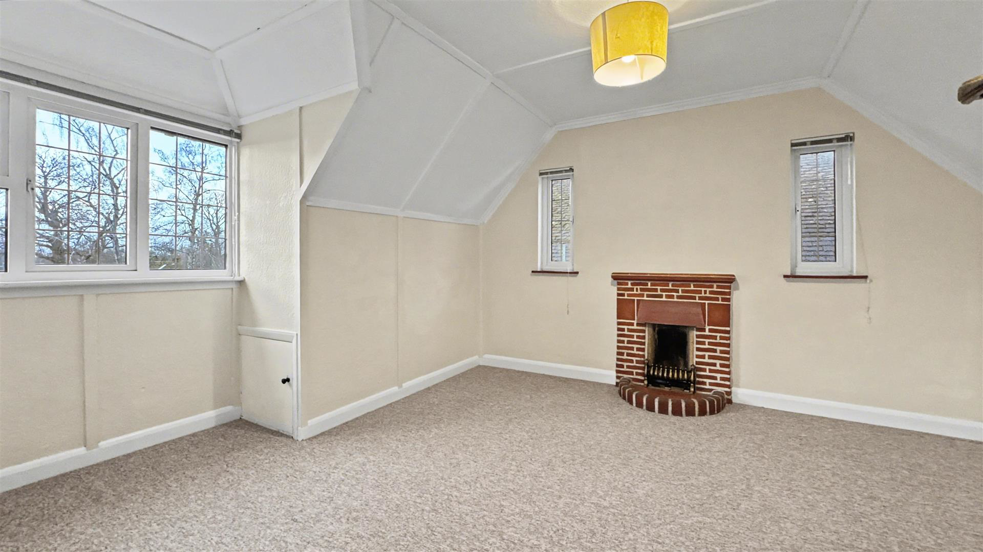 Pierrefondes Avenue, Farnborough, photo 9