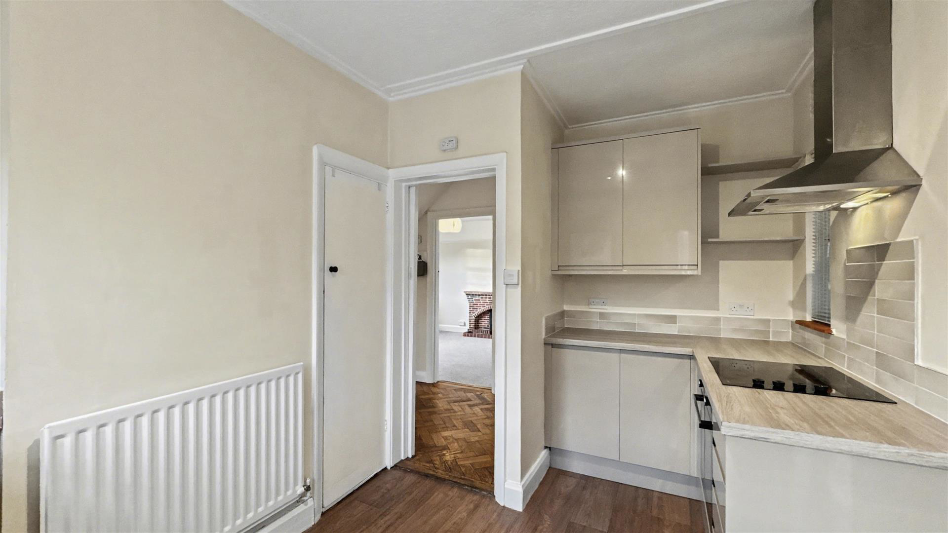 Pierrefondes Avenue, Farnborough, photo 6