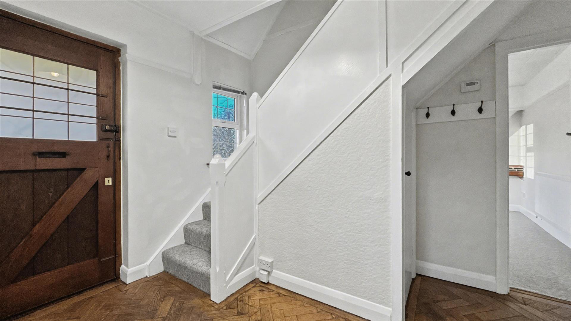 Pierrefondes Avenue, Farnborough, photo 8