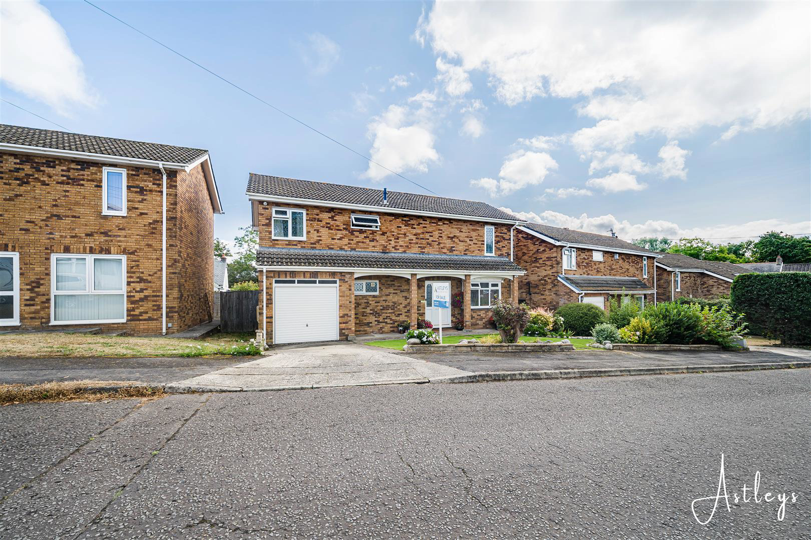 Crestacre Close, Newton, Swansea