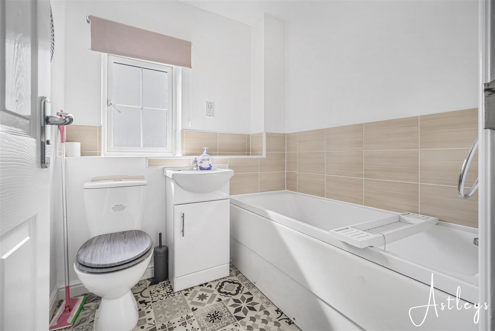 Llys Rhaeadr, Godrergraig, Swansea, photo 4