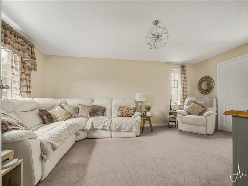 Edith Mills Close, Neath, photo 4