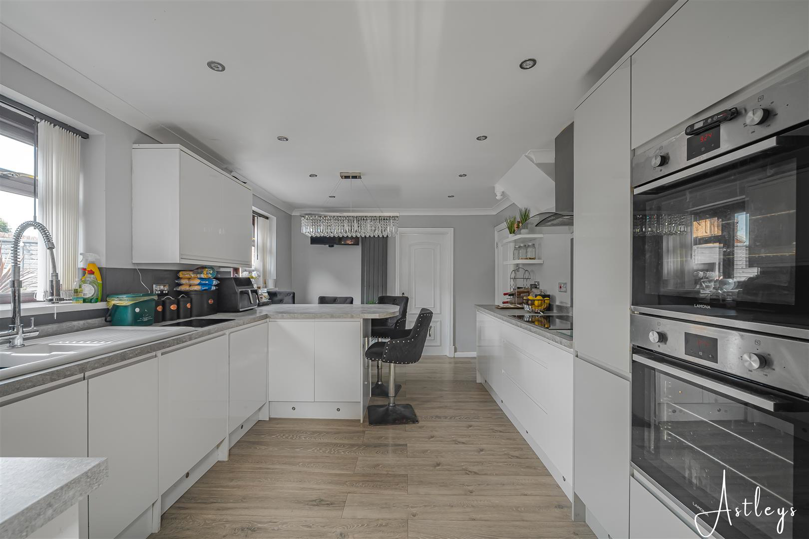 Kitchen/Breakfast Room