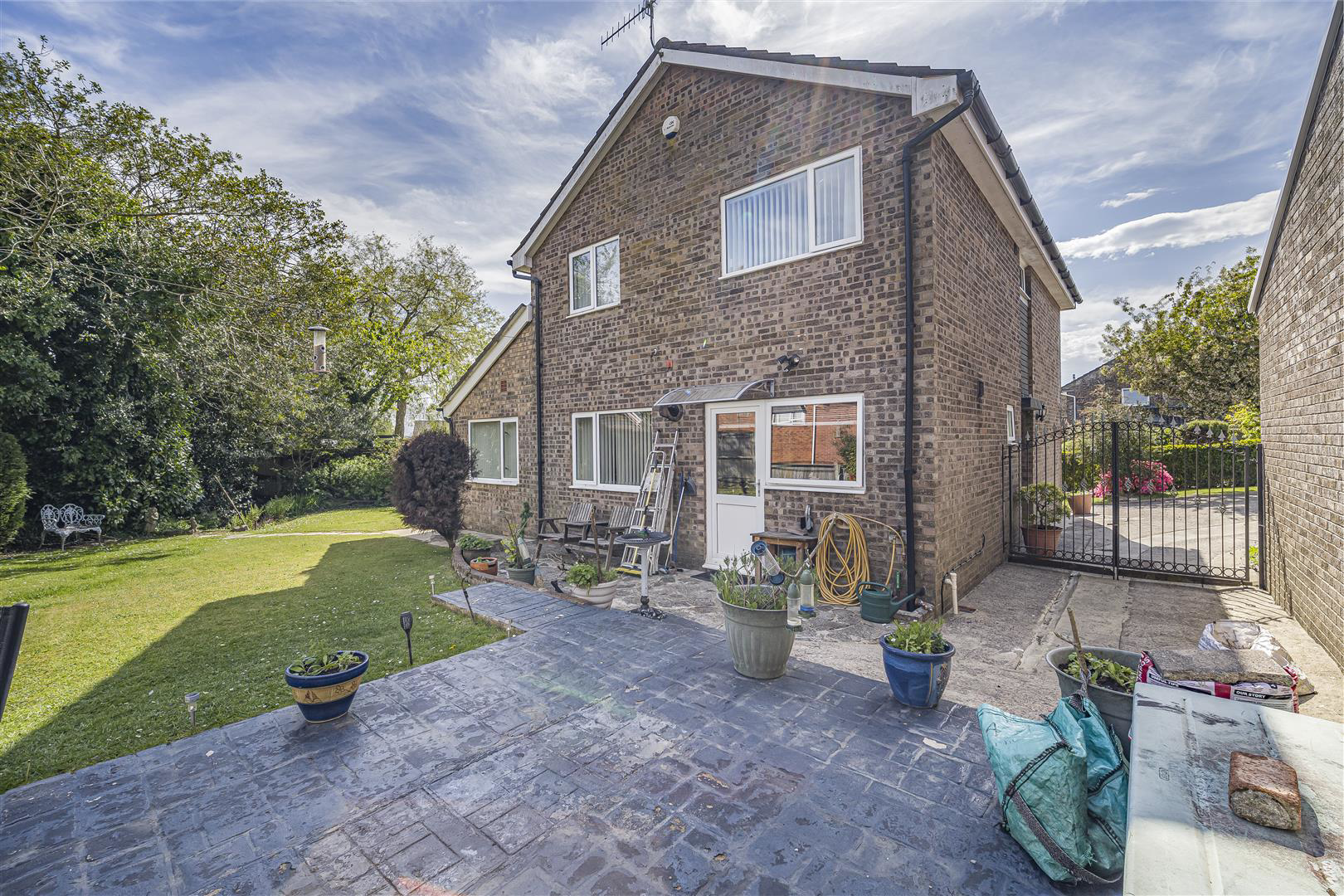 Llwyn-Yr-Hebog, Parc Gwernfadog, Morriston, Swansea, photo 6