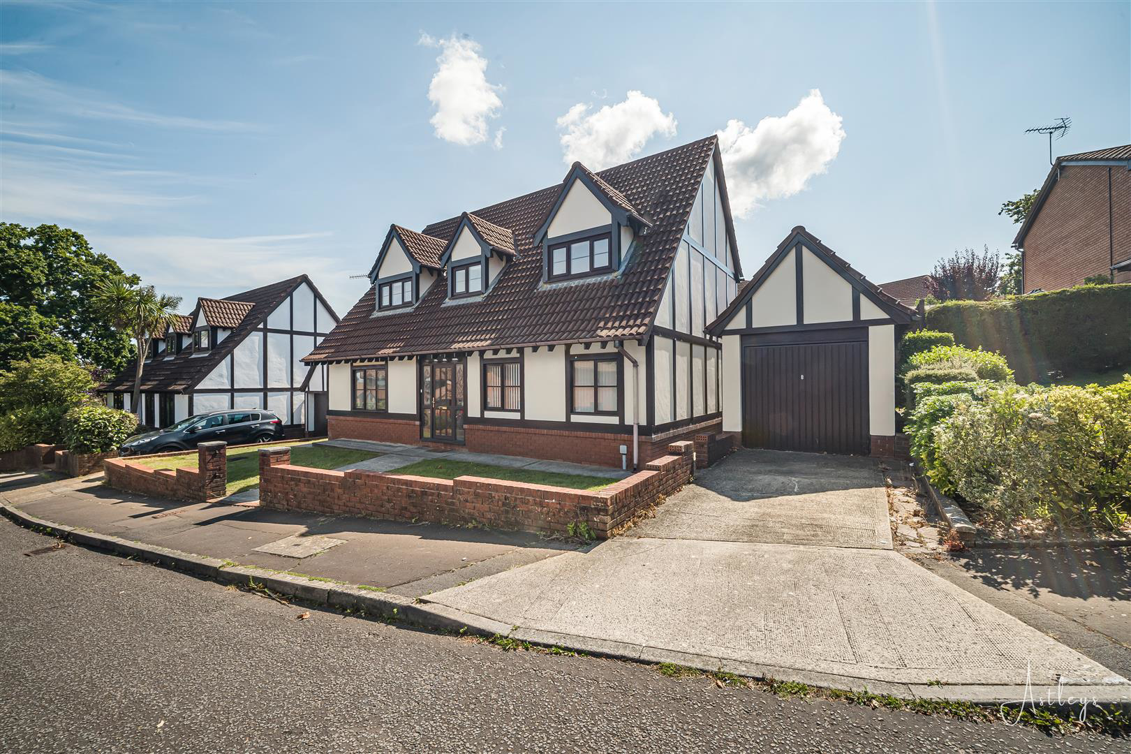 Llwynderw Close, West Cross, Swansea