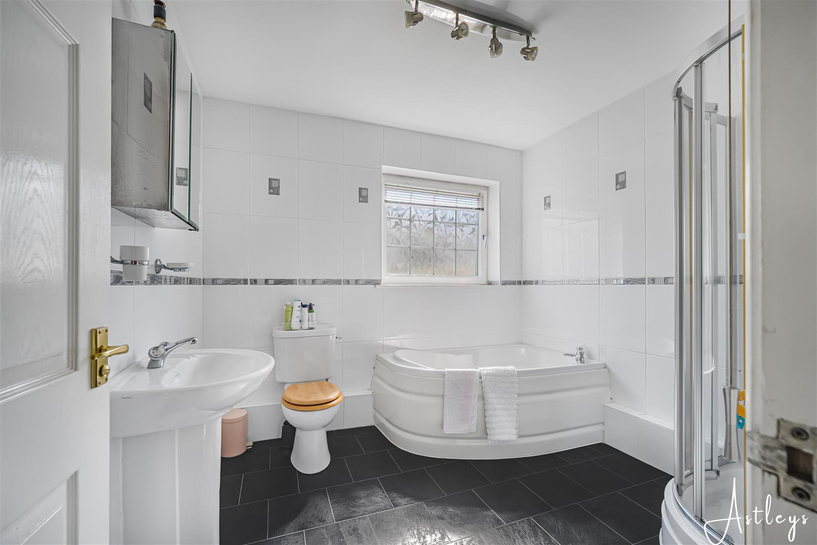 Long Acre Court, Bishopston, Swansea, photo 11