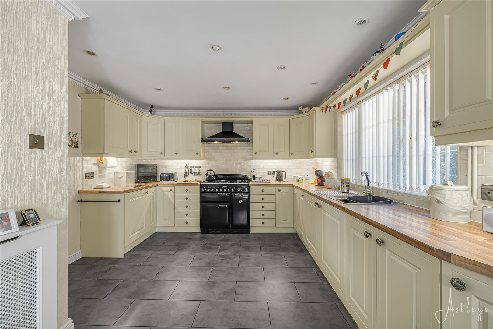 Daphne Road, Bryncoch, Neath, photo 3