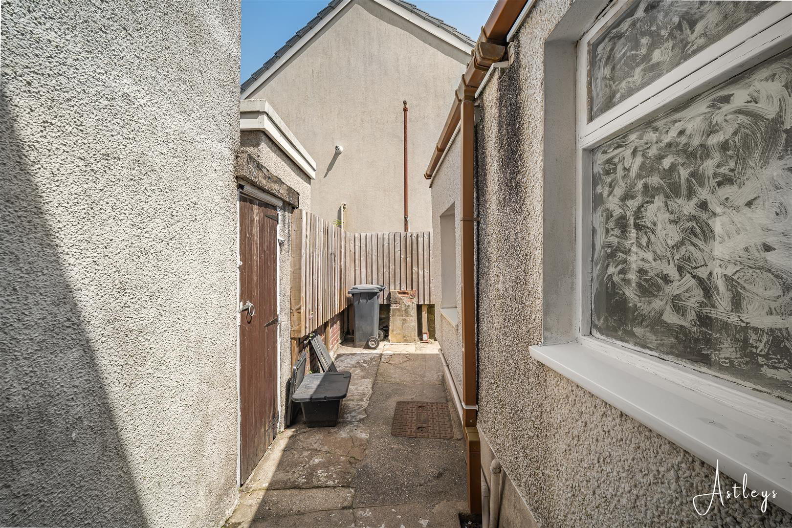 Taylors Row, Neath, photo 14