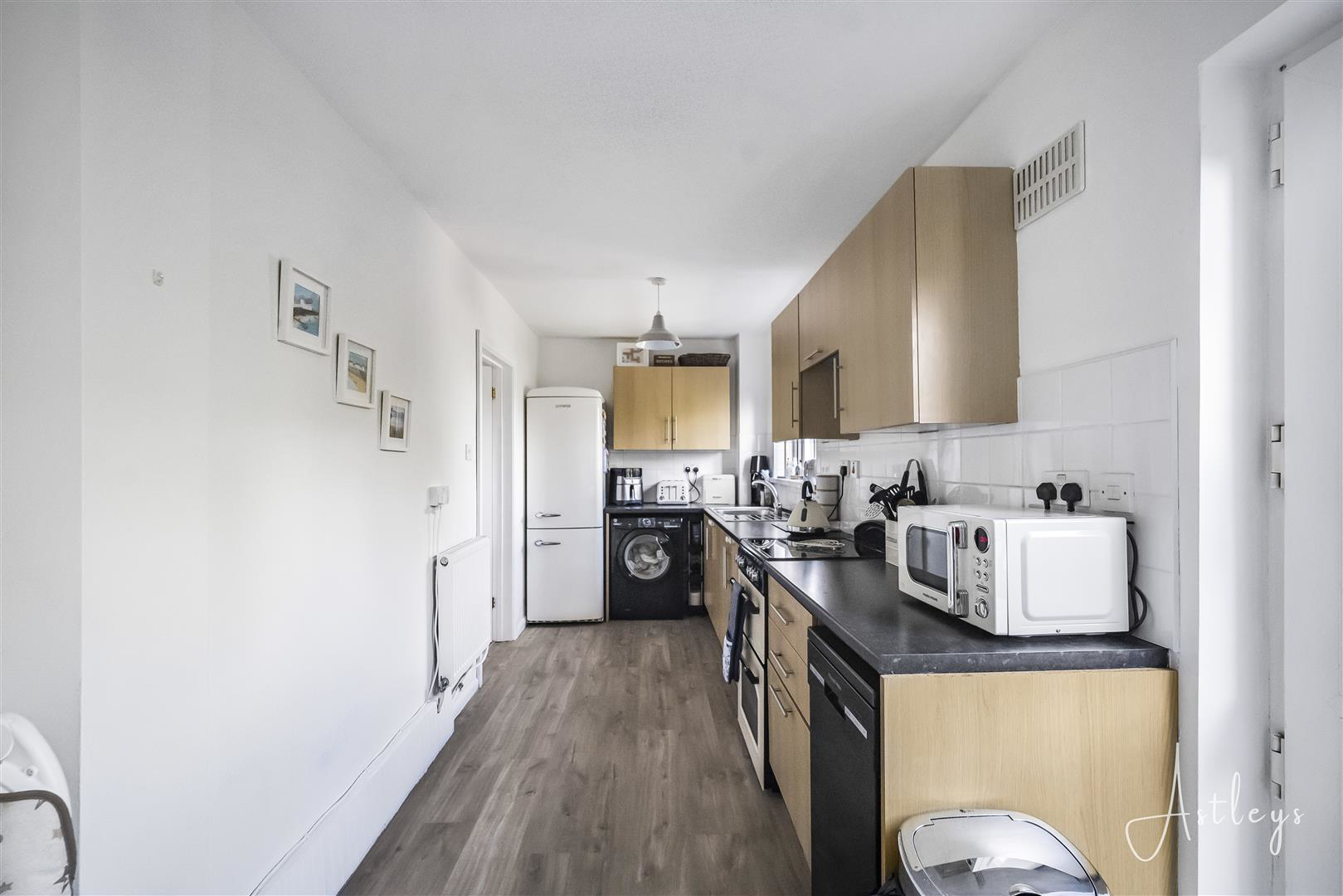 Sunnybank Close, West Cross, Swansea, photo 9