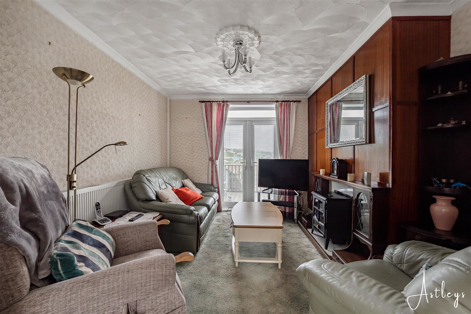 Elmhurst Crescent, St. Thomas, Swansea, photo 3