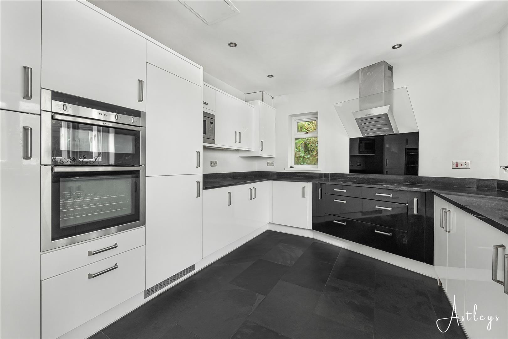 Portway, Bishopston, Swansea, photo 4