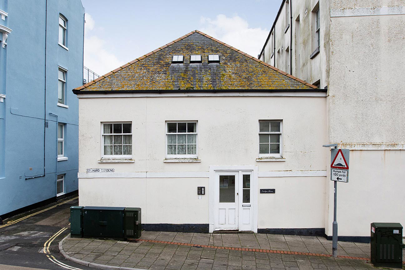Wellington Street, Evelyn House, TQ14