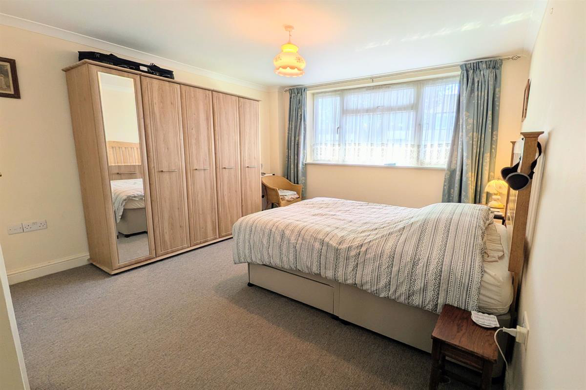 Kings Avenue, Clacton-on-Sea, photo 8