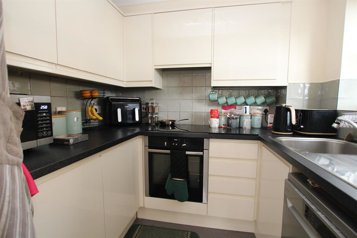 Imperial Court, Clacton-on-Sea, photo 4