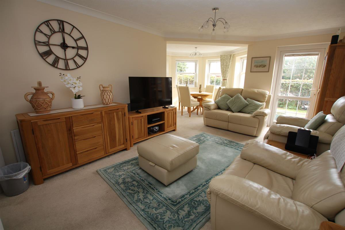 Imperial Court, Clacton-on-Sea, photo 2
