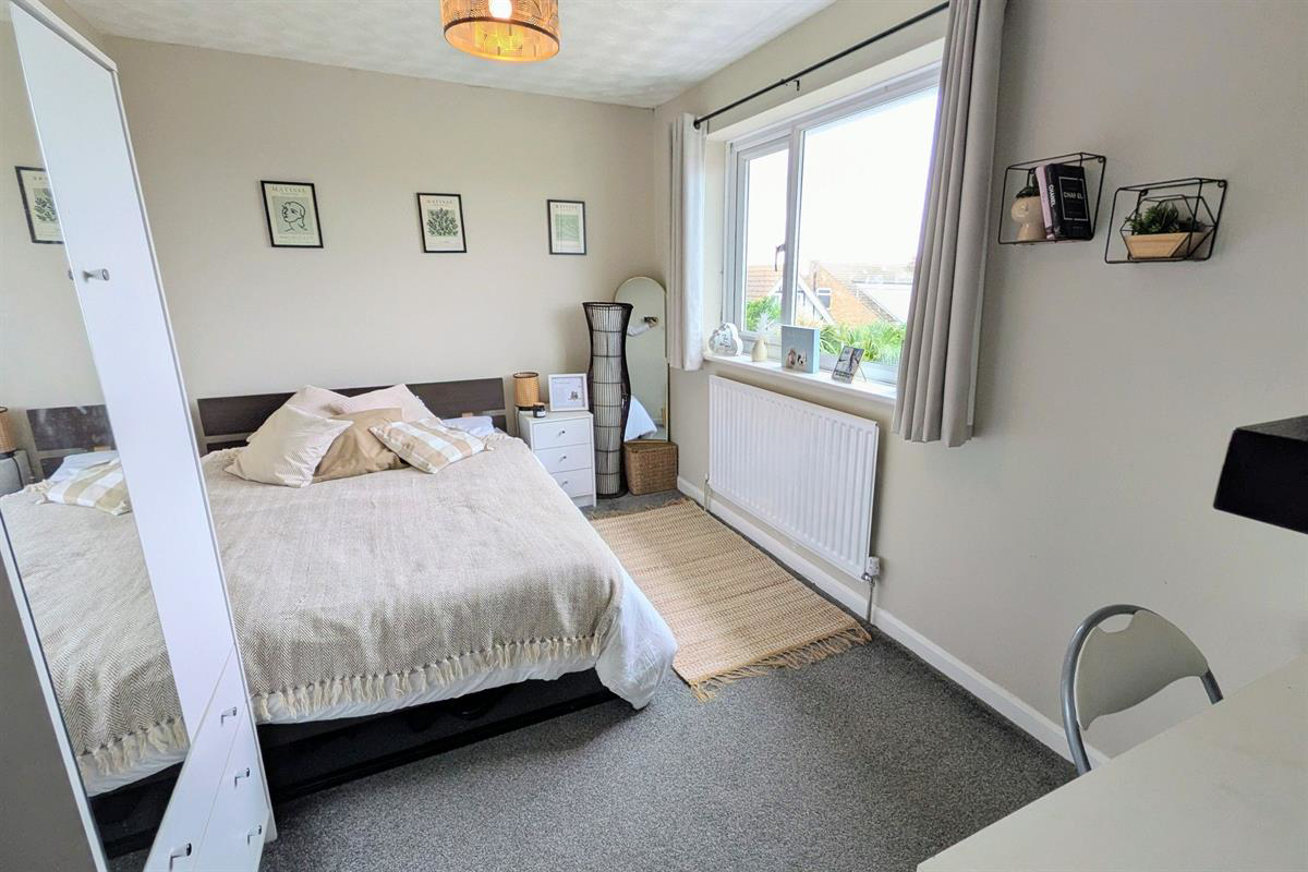 Boleyn Way, Clacton-on-Sea, photo 11