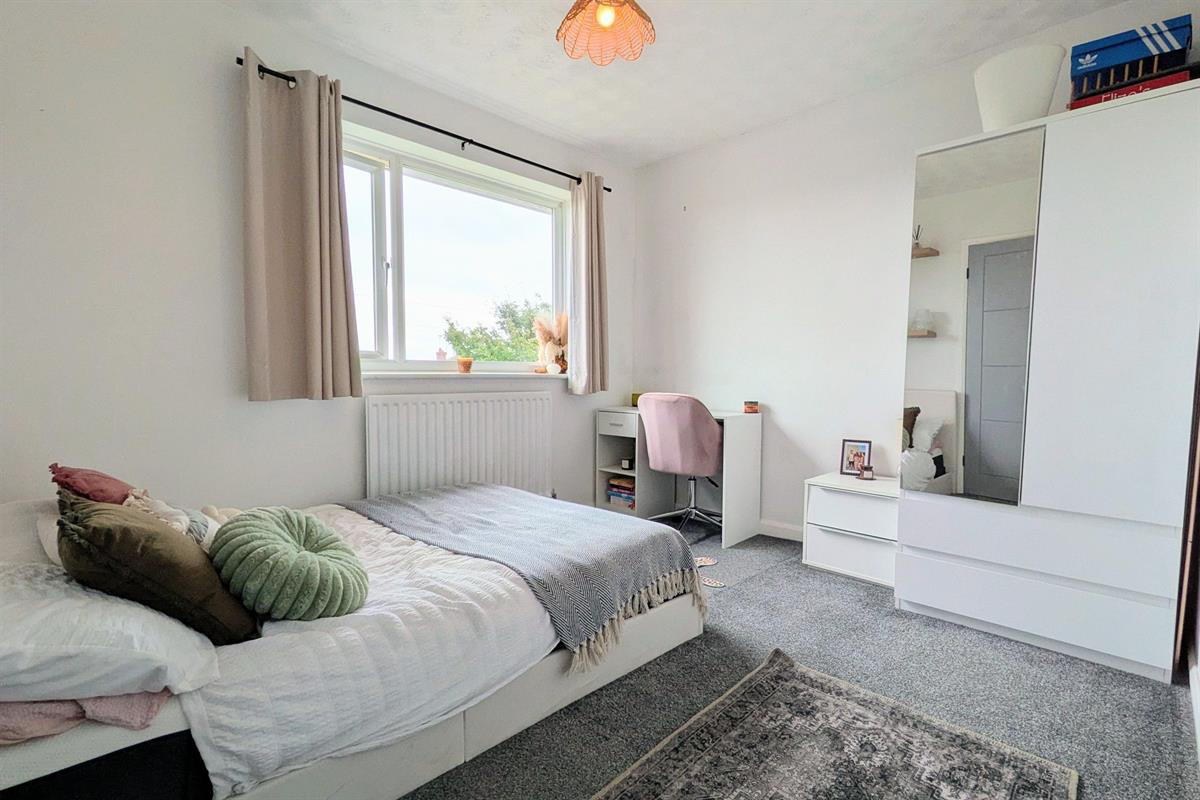 Boleyn Way, Clacton-on-Sea, photo 9