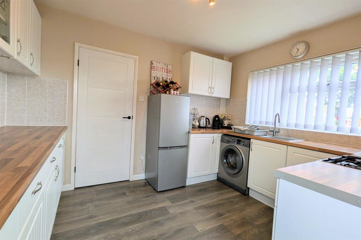 Boleyn Way, Clacton-on-Sea, photo 3