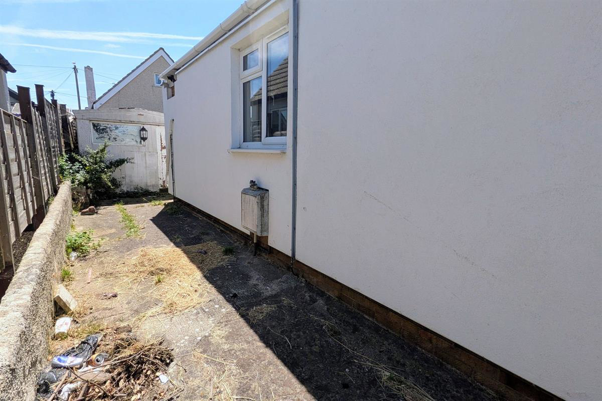 St. Christophers Way, Jaywick, Clacton-on-Sea, photo 8