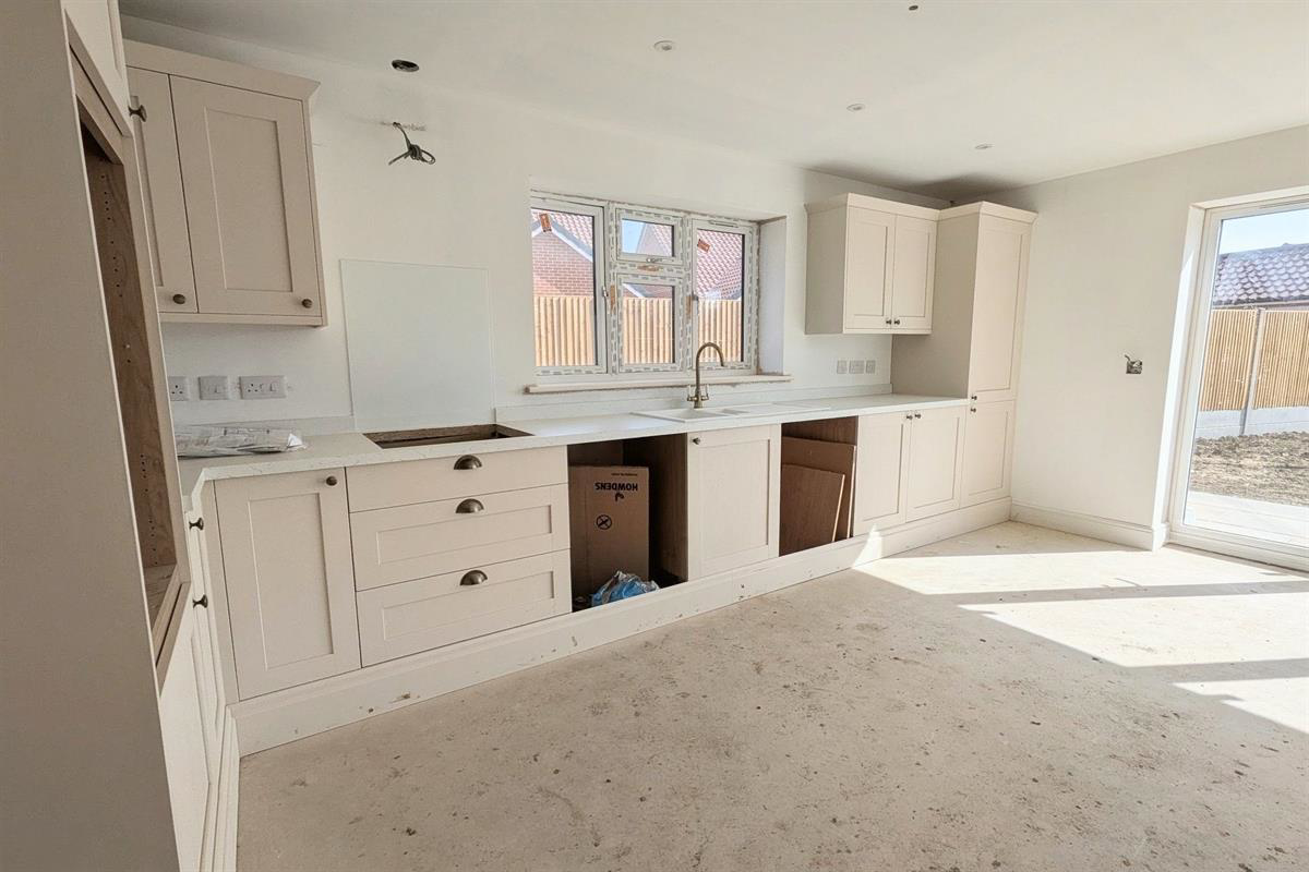 The Willows, Thorpe Road, Little Clacton, Clacton-on-Sea, photo 5