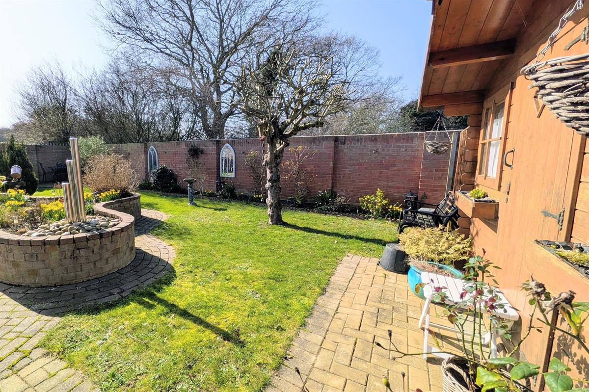 Litchfield Close, Clacton-on-Sea, photo 13