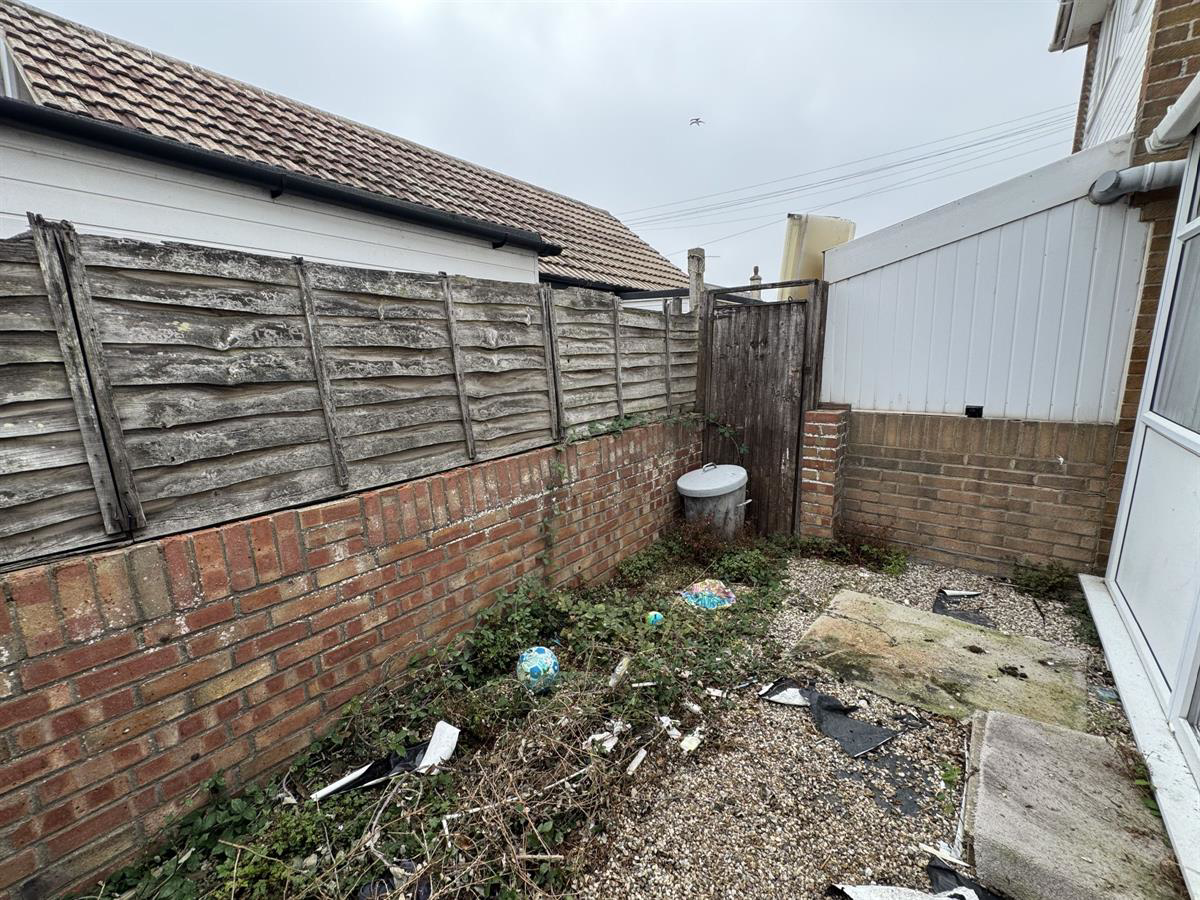 Broadway, Jaywick, Clacton-on-Sea, photo 9