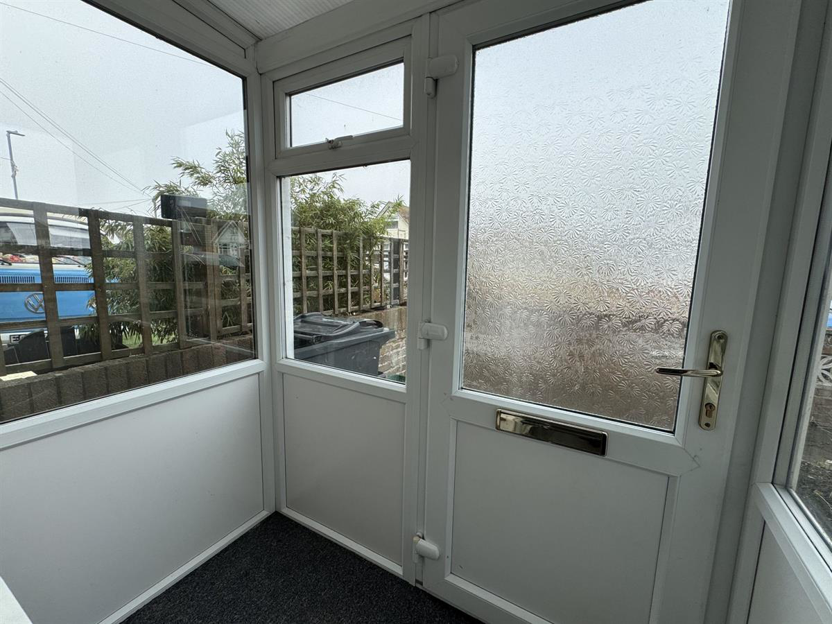 Broadway, Jaywick, Clacton-on-Sea, photo 2