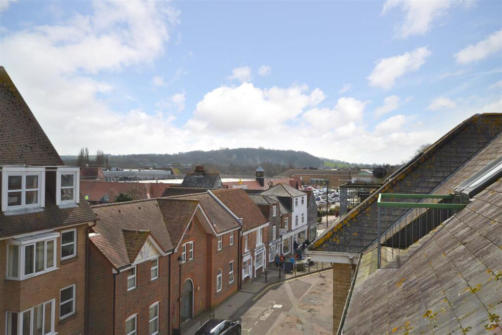 Pyle Street, Newport, photo 3