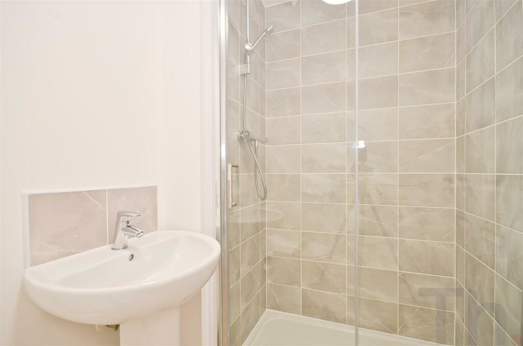 Albert Way, Whippingham, photo 9