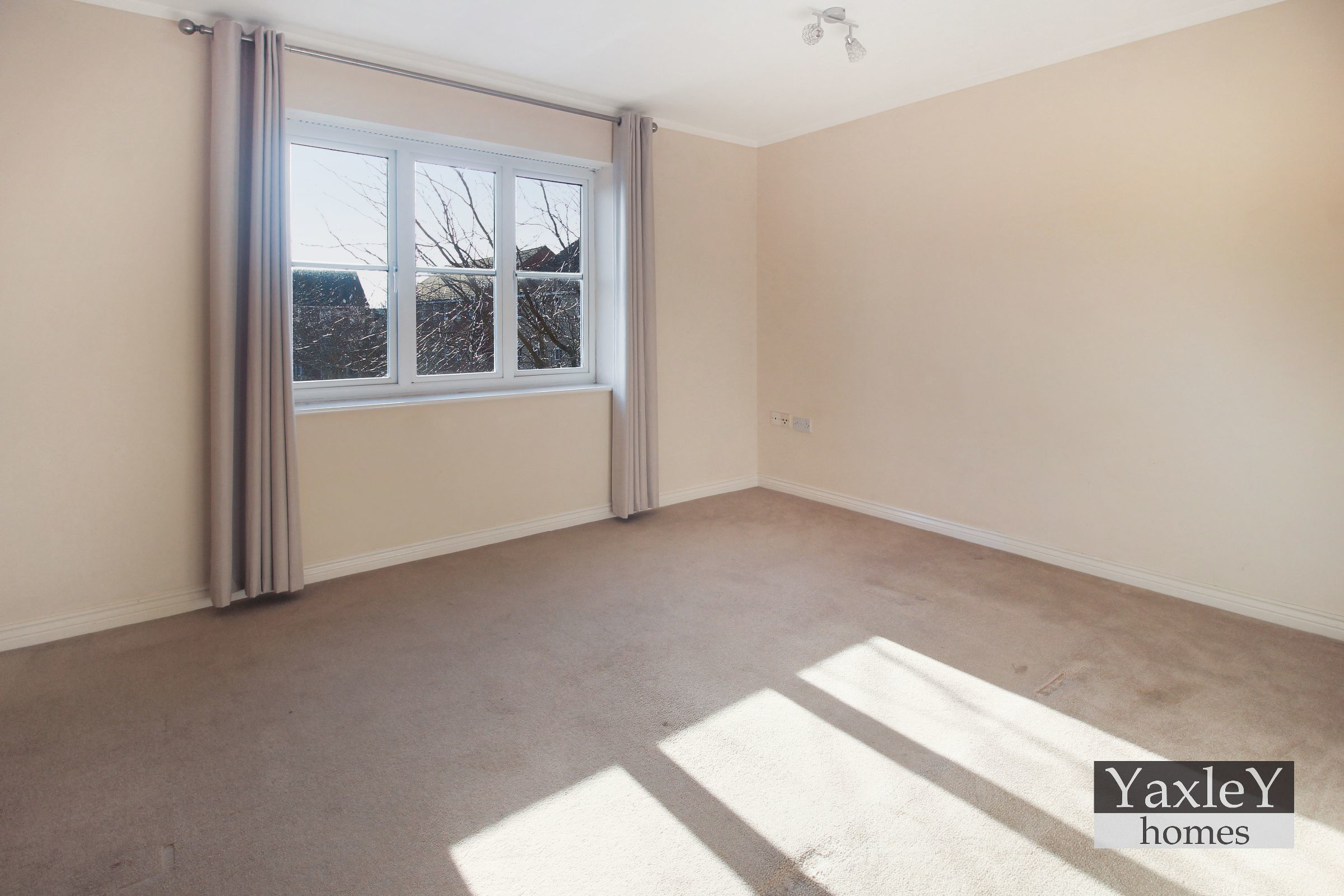 Halcyon Close, Witham Essex CM8 1GW, photo 3