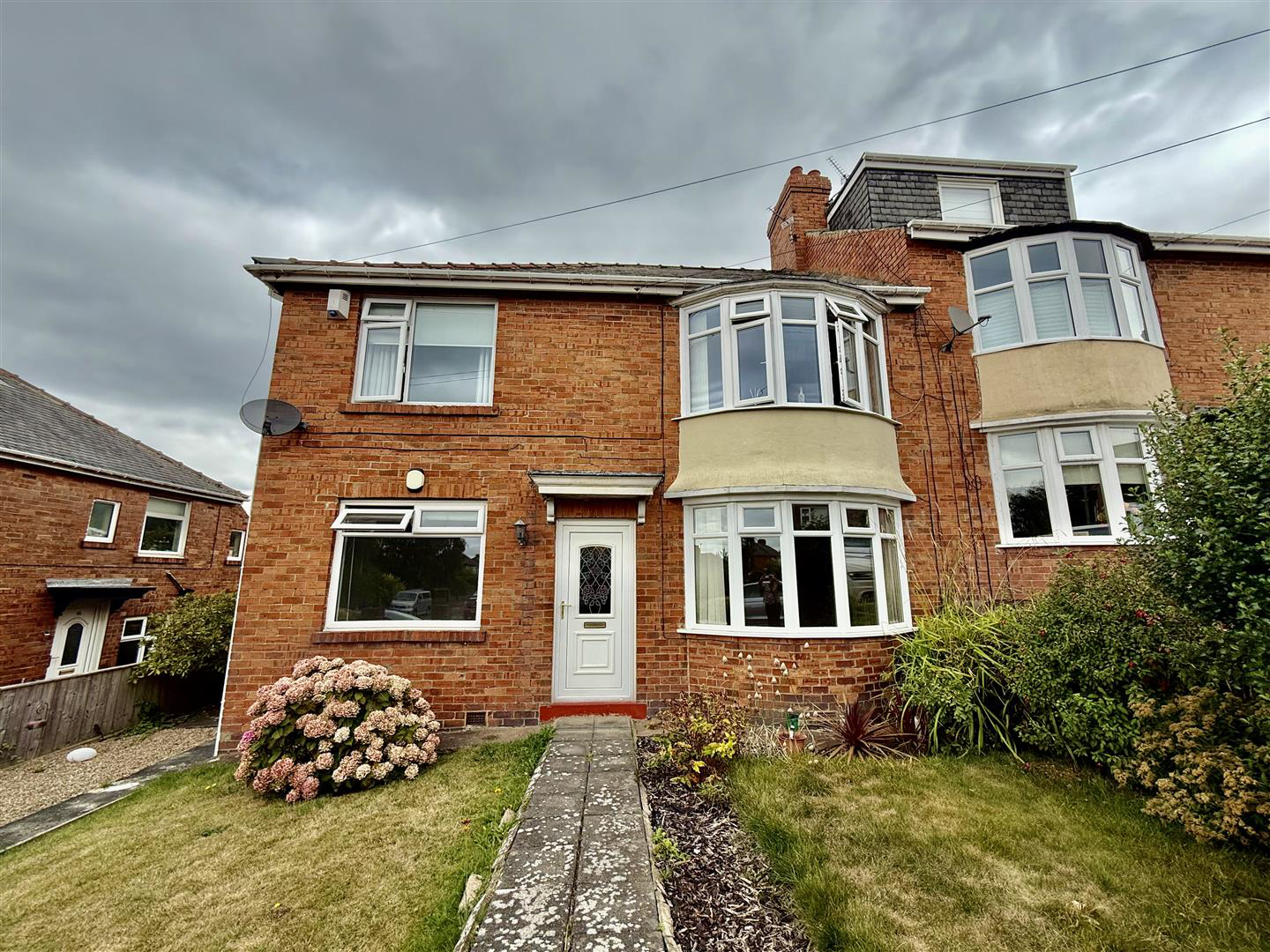Evistones Road