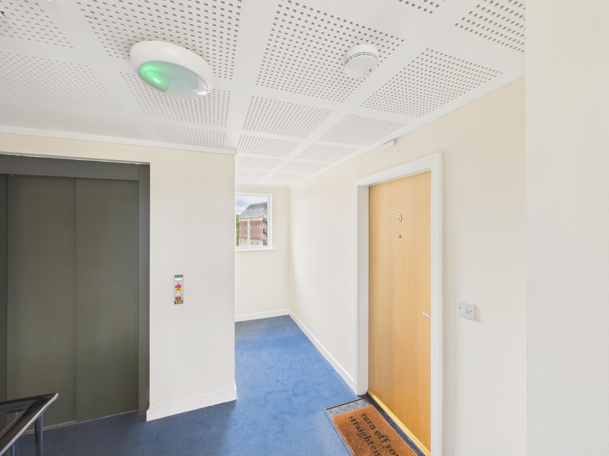 Entrance/Communal Hallway