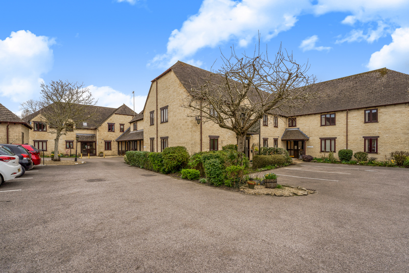 Langdale Gate, Swinbrook Court, OX28