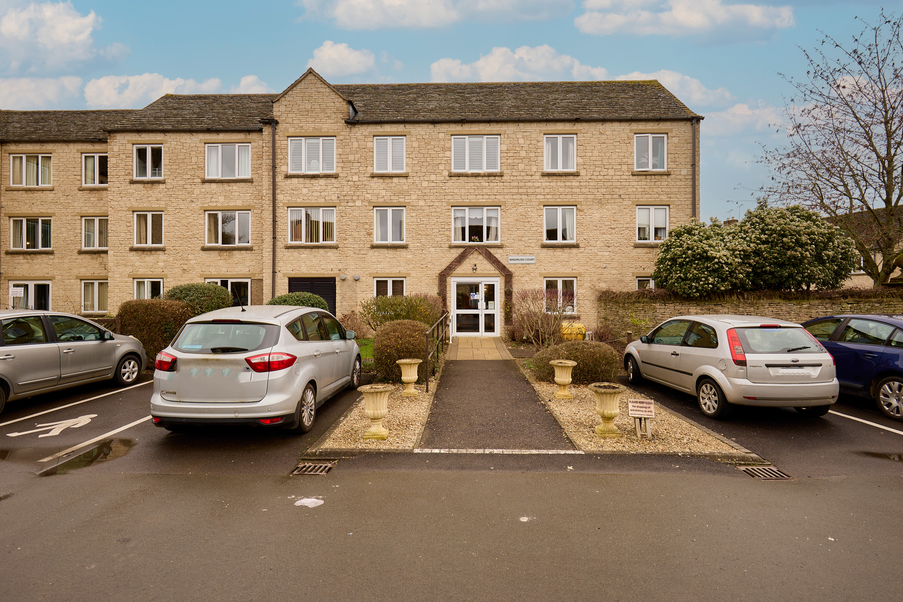 St. Marys Mead, Windrush Court, OX28