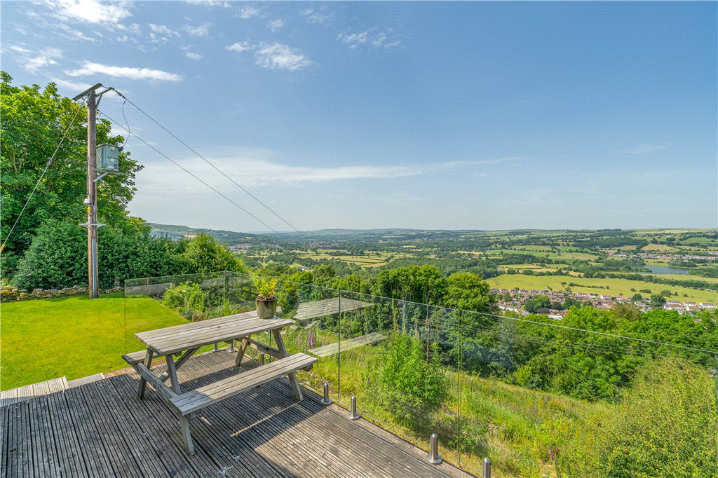 Decking Area/Views